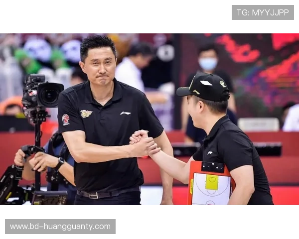 场外人员干扰比赛，裁判该如何判罚？