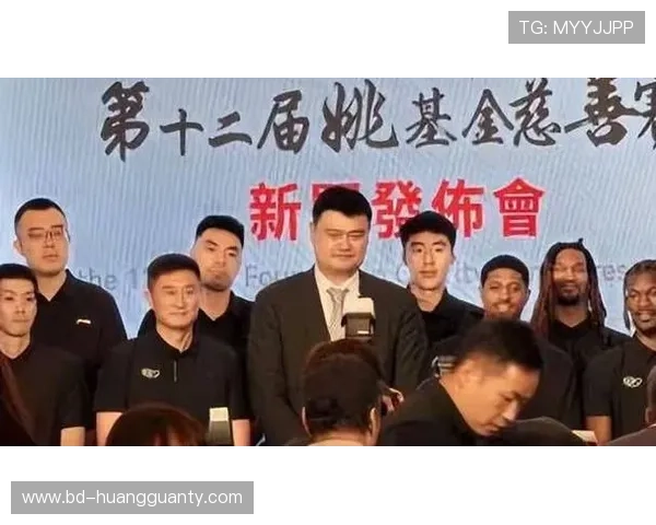 姚明喝咖啡那副认真的样子，像极了刚签下千万合约的小鲜肉呢