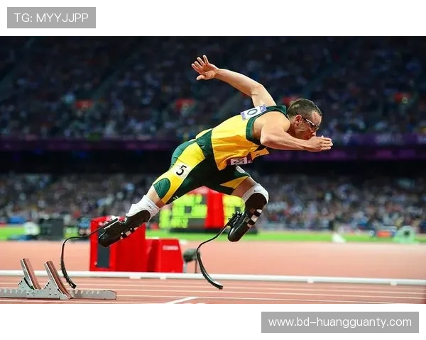 奥斯卡·皮斯托瑞斯家里装了三套假肢，一套跑步、一套泡吧、一套专门配西装