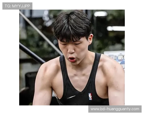 杨瀚森这自律程度，连健身房私教都自闭了