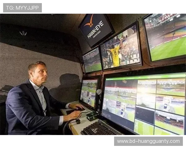 VAR回看流程全解析：裁判如何精准还原争议判罚