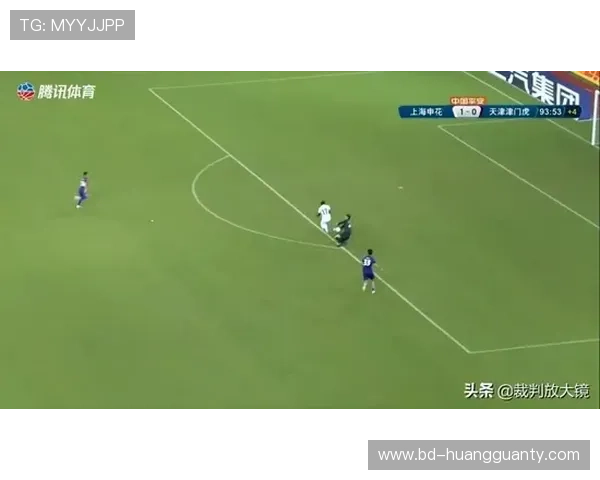 双重触球规则详解及裁判判罚的关键判定标准